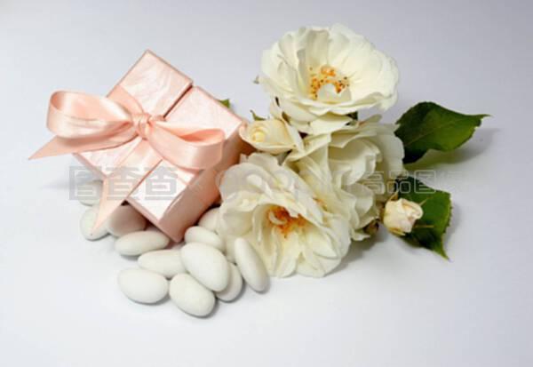 以花传情 结婚礼物的花卉艺术与祝福